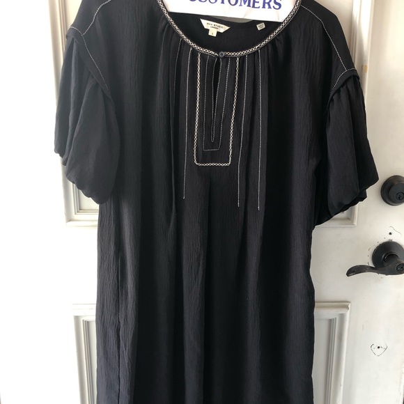 Max Studio Dresses & Skirts - Max Studio Black Short-Sleeve Tunic with White Stitching Detail